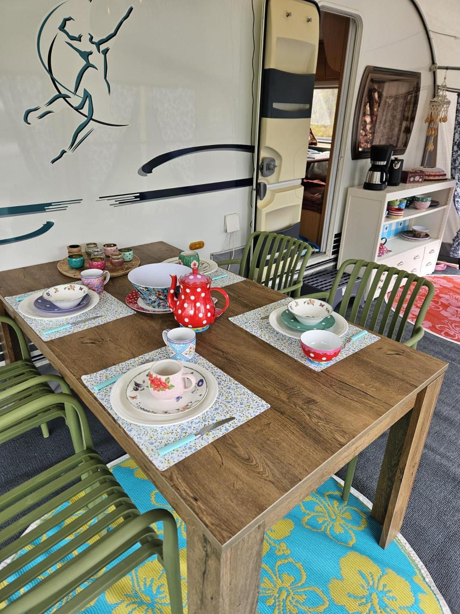 Caravan Met Voortent En Bijzettentje Campsite Petten